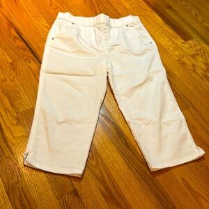 Intro - love the fit Jean capris size 10 Petite white